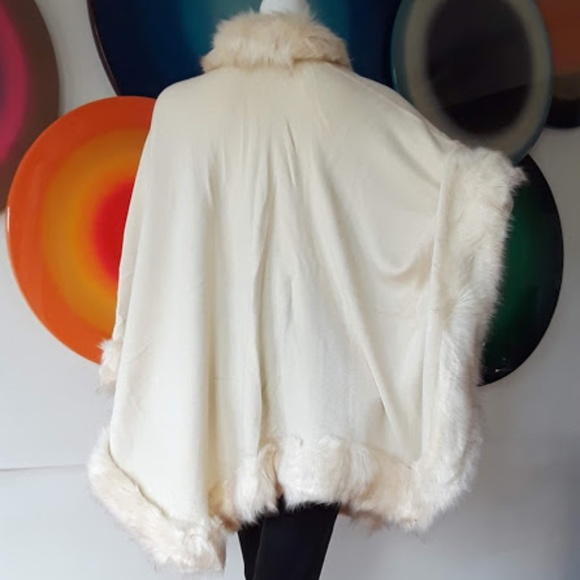 Open Side Faux-Fur Detail Coat Poncho - Picture 6 of 7